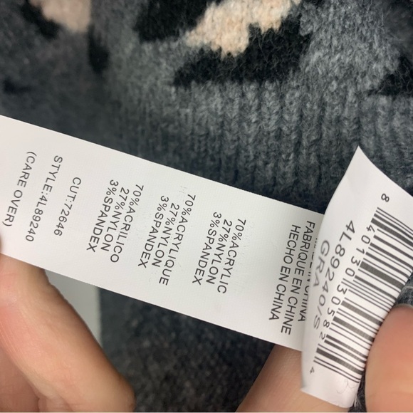 Karen Kane SMALL Animal Jacquard Cardigan Sweater Gray Button Front Plush - Picture 8 of 8